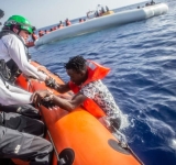 Sbarcati ieri a Taranto 65 migranti salvati da Medici senza Frontiere