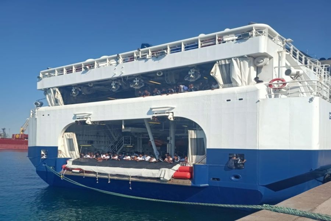Taranto accoglie i 659 migranti a bordo della GeoBarents
