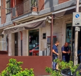 Taranto, distrutta vetrata del dehors di un noto bar di via Dante