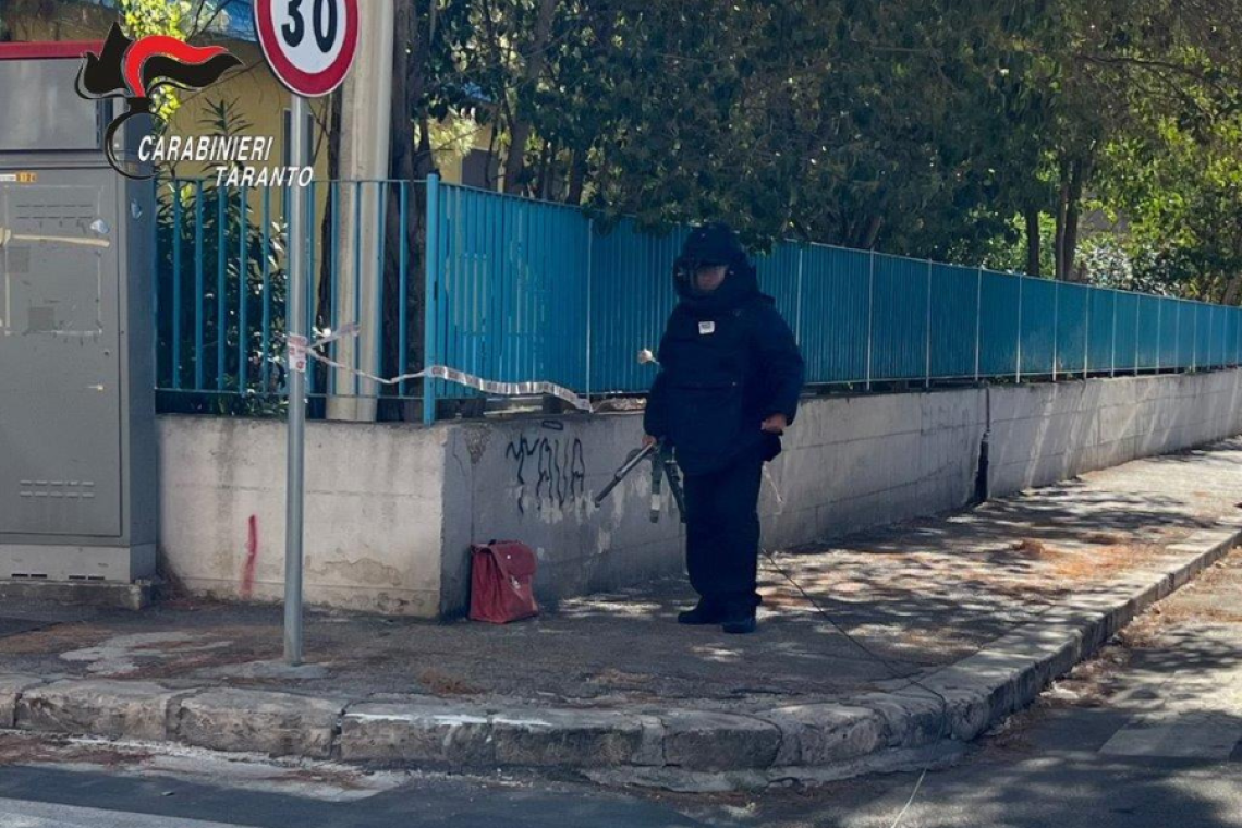 Taranto, abbandonata borsa sospetta vicino a una scuola